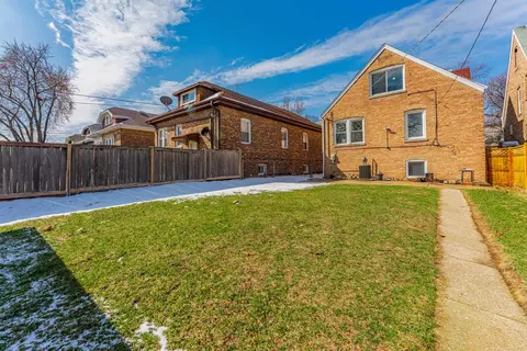 Exterior - 2817 Maple Ave, Berwyn, IL 60402 photo 7 of 8