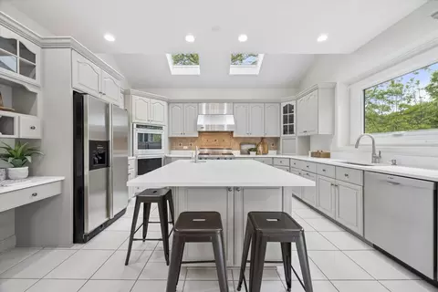 Kitchen - 653 Limestone Dr, Batavia, IL 60510 photo 2 of 4