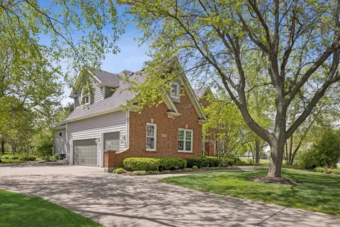 Exterior - 653 Limestone Dr, Batavia, IL 60510 photo 2 of 4