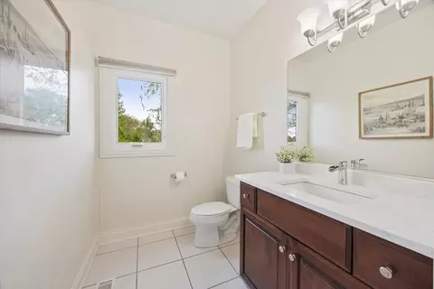 Bath - 653 Limestone Dr, Batavia, IL 60510 photo 1 of 6