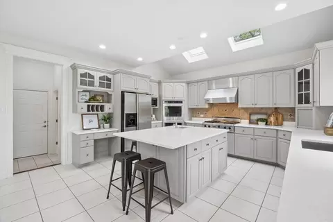 Kitchen - 653 Limestone Dr, Batavia, IL 60510 photo 3 of 4