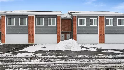 1204 Gillespie Ln, Yorkville, IL 60560