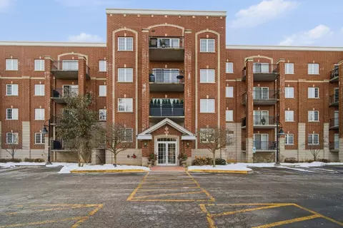 1479 N Milwaukee Ave #312, Libertyville, IL 60048