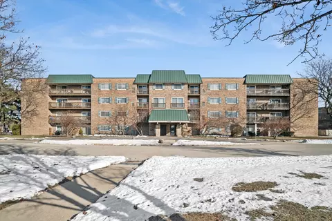 675 Grove Ter #208, Elk Grove Village, IL 60007