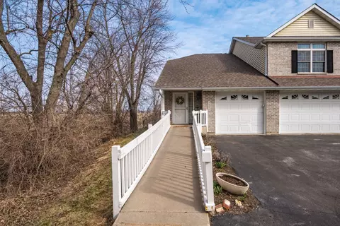 3805 S Pointe Dr #F, Dekalb, IL 60115