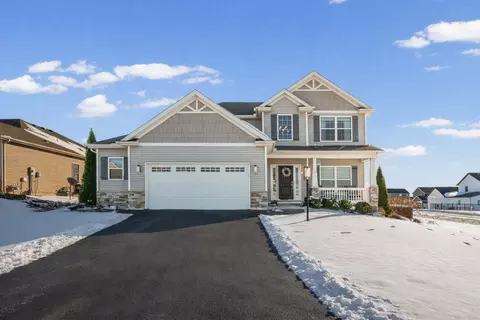 701 Country Ridge Dr, Mahomet, IL 61853