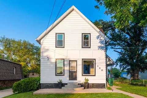 120 Sabin St, Sycamore, IL 60178