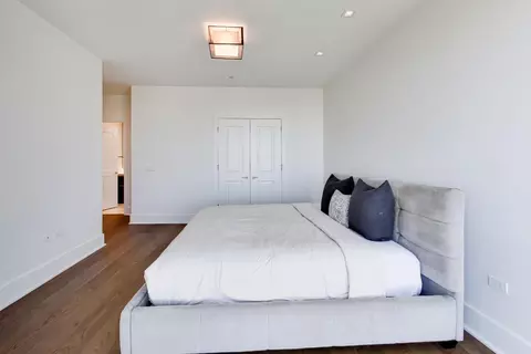 Bedroom - 363 E Wacker Dr #6805, Chicago, IL 60601 photo 1 of 2