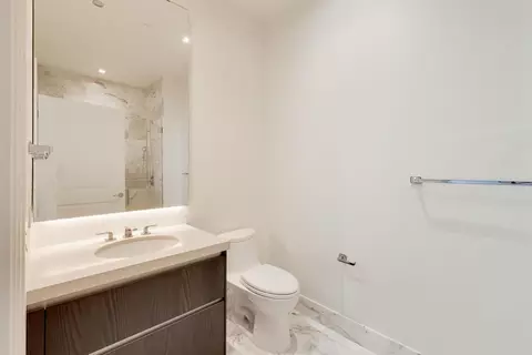 Bath - 363 E Wacker Dr #6805, Chicago, IL 60601 photo 2 of 2