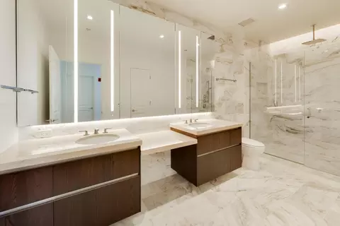 Bath - 363 E Wacker Dr #6805, Chicago, IL 60601 photo 1 of 2