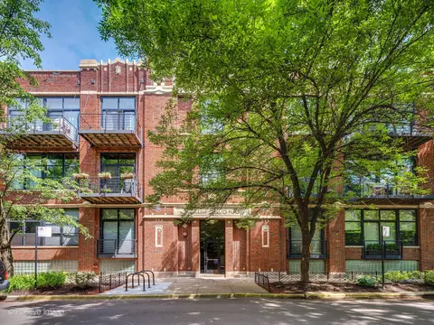 2300 W Wabansia Ave #204, Chicago, IL 60647