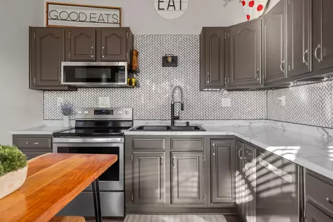 Kitchen - 318 W Oak St, Eldridge, IA 52748 photo 4 of 4