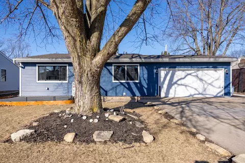 Exterior - 318 W Oak St, Eldridge, IA 52748 photo 3 of 6