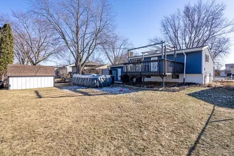Exterior - 318 W Oak St, Eldridge, IA 52748 photo 6 of 6