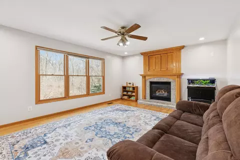 Living - 1217 28th Ave, Silvis, IL 61282 photo 3 of 5