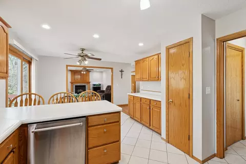 Kitchen - 1217 28th Ave, Silvis, IL 61282 photo 4 of 5