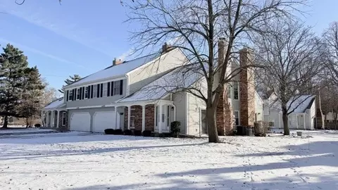 2 S705 Timber Dr, Warrenville, IL 60555