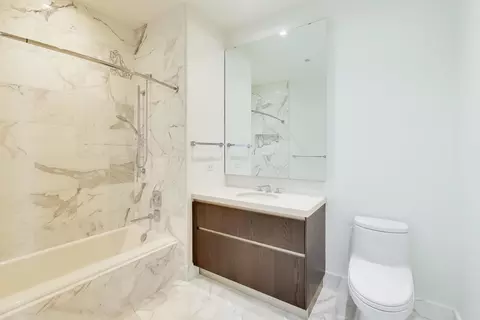 Bath - 363 E Wacker Dr #5506, Chicago, IL 60601 photo 8 of 9
