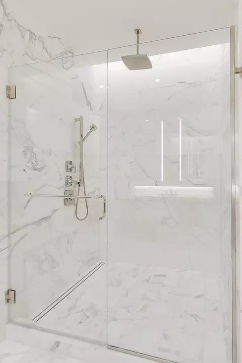 Bath - 363 E Wacker Dr #5506, Chicago, IL 60601 photo 5 of 9