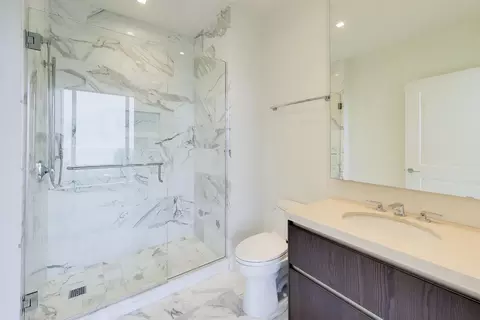Bath - 363 E Wacker Dr #5506, Chicago, IL 60601 photo 7 of 9
