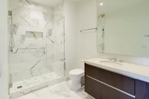 Bath - 363 E Wacker Dr #5506, Chicago, IL 60601 photo 6 of 9