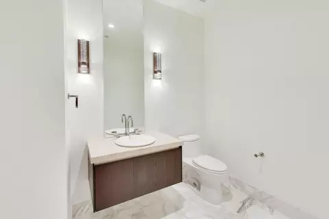 Bath - 363 E Wacker Dr #5506, Chicago, IL 60601 photo 1 of 9