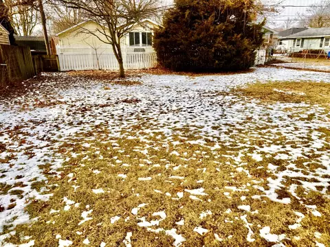 Exterior - 329 Robinson Dr, Morris, IL 60450 photo 2 of 2