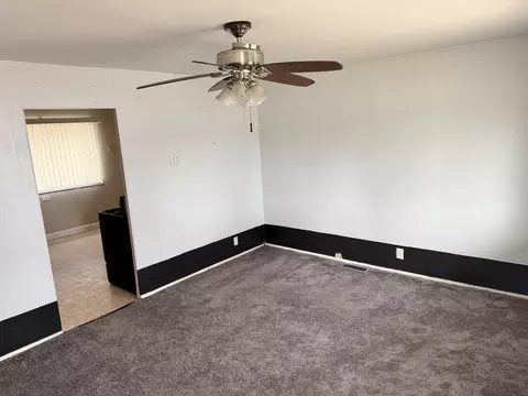 Living - 329 Robinson Dr, Morris, IL 60450 photo 1 of 2