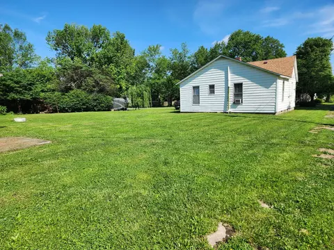Exterior - 1300 W Madison St, Herrin, IL 62948 photo 2 of 3
