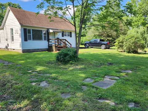 1300 W Madison St, Herrin, IL 62948