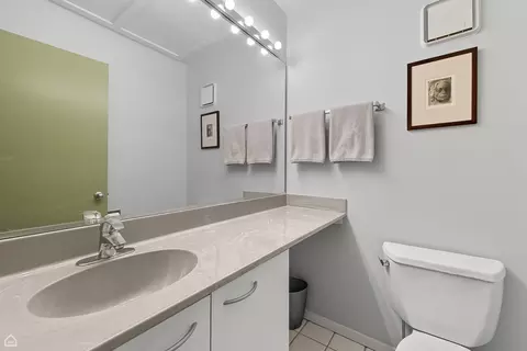 Bath - Undisclosed, Chicago, IL 60605 photo 3 of 3