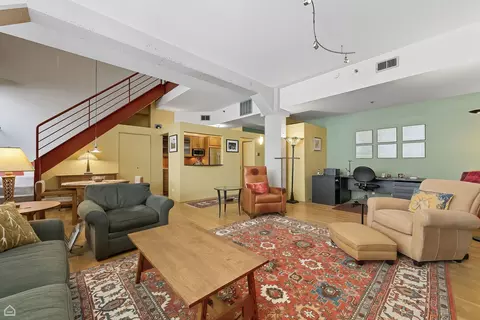 Living - Undisclosed, Chicago, IL 60605 photo 3 of 6
