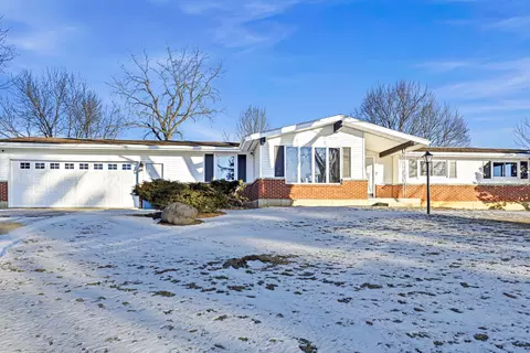 9807 N Leaf River Rd, Leaf River, IL 61047