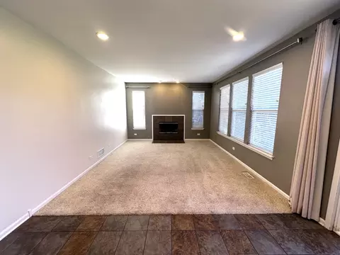 Living - 3134 Kyra Ln, Elgin, IL 60124 photo 9 of 16