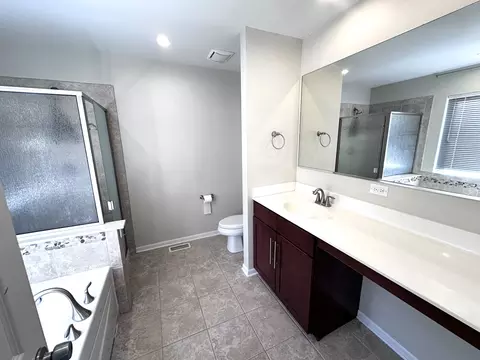 Bath - 3134 Kyra Ln, Elgin, IL 60124 photo 2 of 5