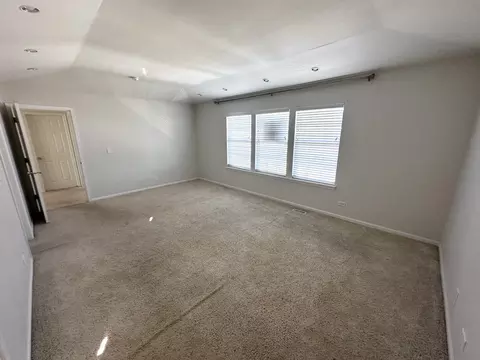 Living - 3134 Kyra Ln, Elgin, IL 60124 photo 11 of 16