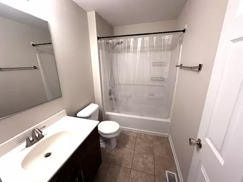 Bath - 3134 Kyra Ln, Elgin, IL 60124 photo 5 of 5