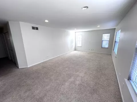 Living - 3134 Kyra Ln, Elgin, IL 60124 photo 13 of 16