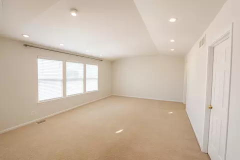 Living - 3134 Kyra Ln, Elgin, IL 60124 photo 10 of 16