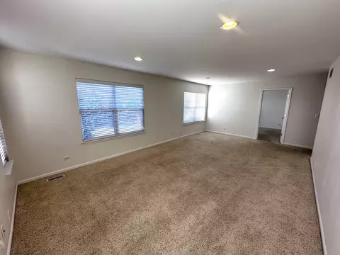 Living - 3134 Kyra Ln, Elgin, IL 60124 photo 15 of 16