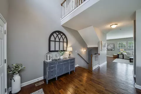 570 Amy Ln, Wheaton, IL 60187 photo 5