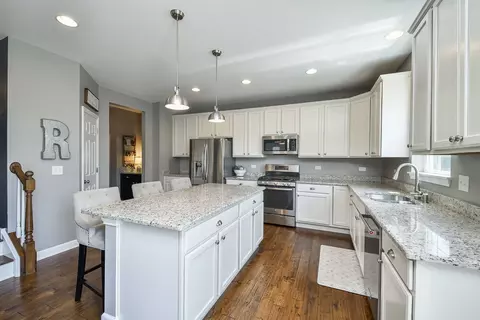 570 Amy Ln, Wheaton, IL 60187 photo 8