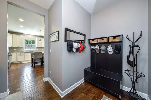 570 Amy Ln, Wheaton, IL 60187 photo 13