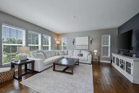 570 Amy Ln, Wheaton, IL 60187 photo 6