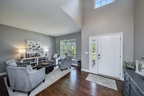 570 Amy Ln, Wheaton, IL 60187 photo 3