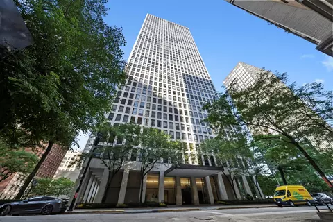 260 E Chestnut St #406, Chicago, IL 60611