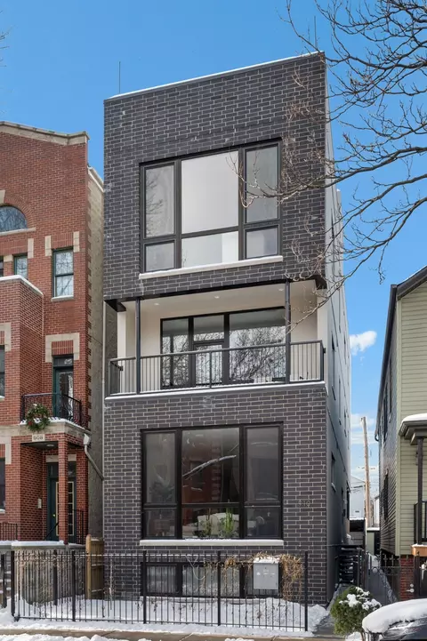 Exterior - 910 N Wood St #2, Chicago, IL 60622 photo 2 of 4
