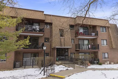 404 Melrose Ave #103, Glen Ellyn, IL 60137