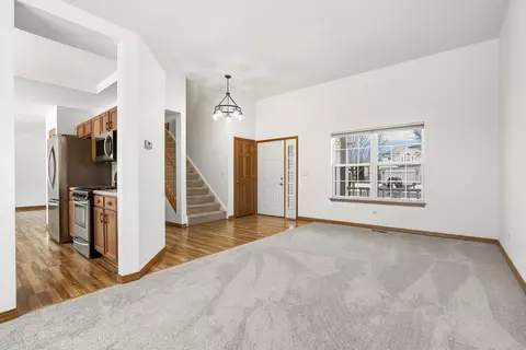 Living - 7011 Sahara Dr, Plainfield, IL 60586 photo 3 of 9