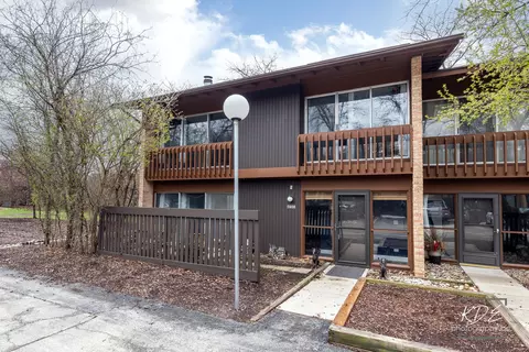 5938 Greenview Rd, Lisle, IL 60532